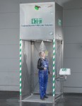 DENIOS vészzuhanyok – maximális biztonság